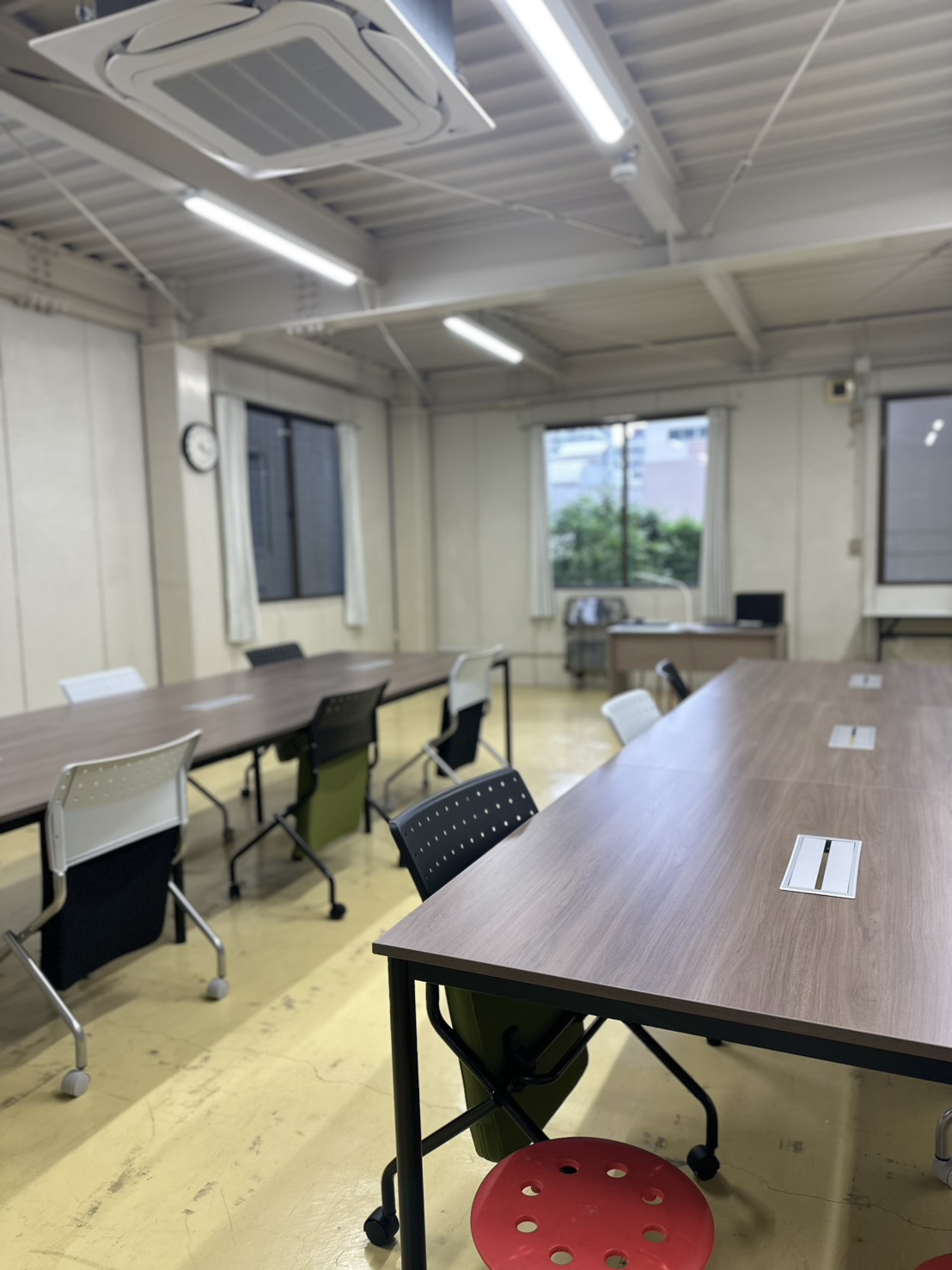 Bloom Worksの明るい作業スペース